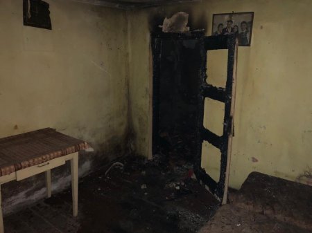 У Хусті під час гасіння пожежі вогнеборці врятували власника будинку (ФОТО)