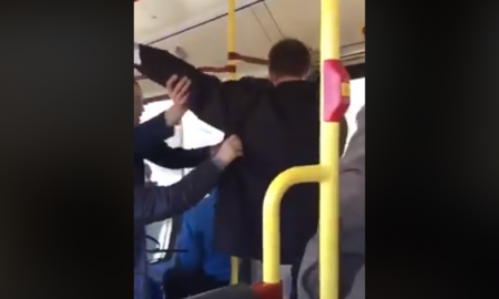 COVID-19 в Україні: кашляв в автобусі – чоловік побив пасажира і витяг за ногу на вулицю (відео)