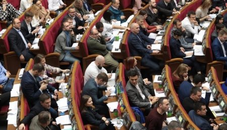 20% «Слуг народу» відмовляються брати участь в позачерговому засідання ВР України