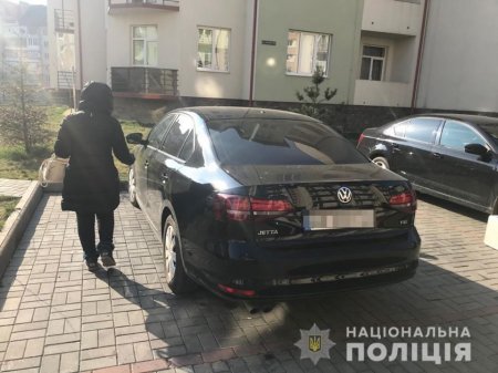 В Ужгороді поліцейські встановили особу чоловіка, який скоїв розбійний напад на жінку