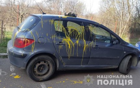 Поліція Ужгорода розслідує факт пошкодження авта депутата