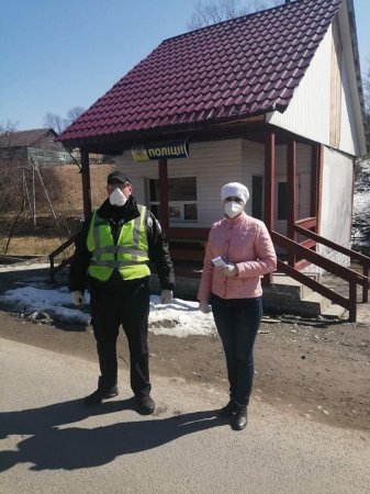 В Лазещині проводять температурний скринінг громадян, які в'їжджають в Рахівський район (ФОТО)