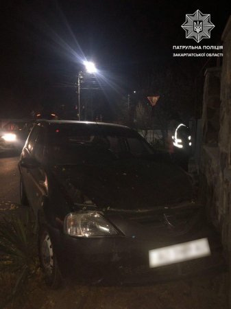 Ужгородські патрульні розшукали нетверезого водія, який скоїв ДТП та зник з місця події