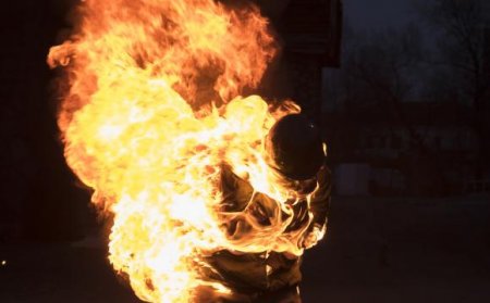 На Закарпатті житель одного із сіл облив бензином знайомого та підпалив 