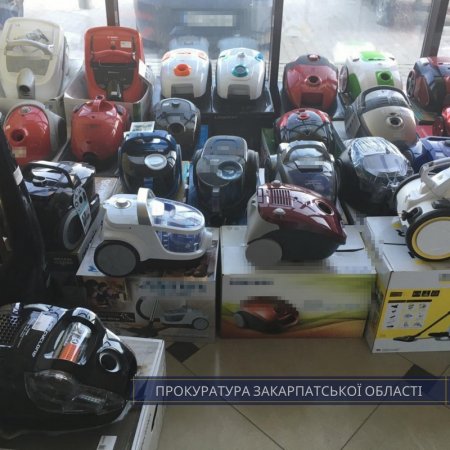 Правоохоронці викрили склади з товарами, які незаконно імпортувалися до України