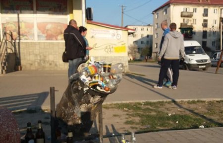 Під час карантину в Берегові люди засмічують сквери, влаштовуючи посиденьки (ФОТО)