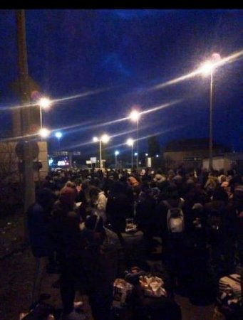 Тисячі закарпатців намагаються потрапити додому через КПП «Чоп» (фото)