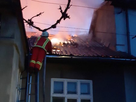 У Хусті рятувальники ліквідували пожежу в житловому будинку