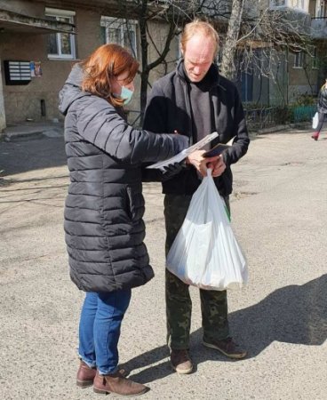 В Ужгороді 184 осіб уже забезпечили продуктовими наборами (фото)