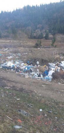 Сміттєий бум на Закарпатті, місцеві перетворюють річки на сміттєзвалища (фото)