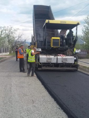 Довгоочікуваний ремонт доріг на Закарпатті продовжують (відео)