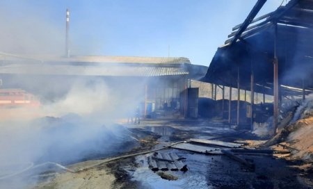 Масштабна пожежа в Перечині - горить підприємство з виготовлення брикетів