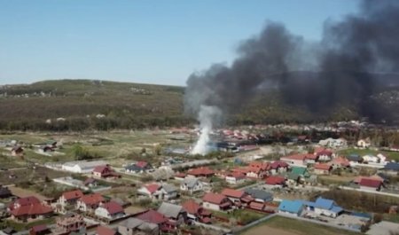 В Ужгородському районі горить трава та автомобільні шини (відео)