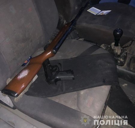 Поліція Тячівщини розслідує факт погрози зброєю правоохоронцям (Фото)