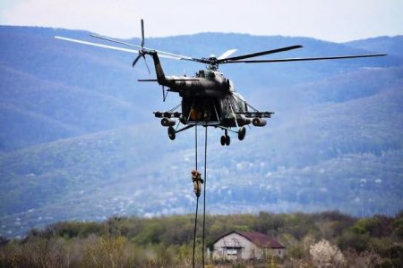 Бої на гірських перевалах і авіаудари: показали навчання десантників на Закарпатті (ФОТО)