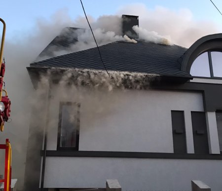 Хустські вогнеборці не допустили знищення вогнем новозбудованого житлового будинку
