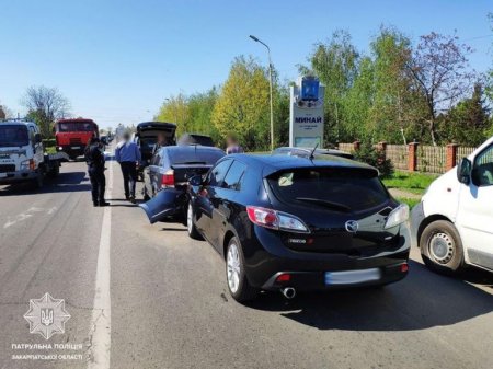 На Ужгородщині трапилась ДТП: пошкоджено чотири автівки (фото)