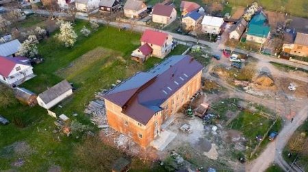 На Тячівщині триває будівництво  середньої школи в Тернові та дитячого садка в Нижній Апші 