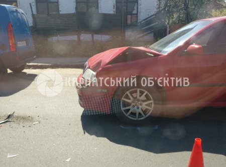 Автопригода в Ужгороді за участі автомобіля інкасаторів (фото)