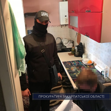 На Хустщині викрито поліцейського, який вимагав 12 тис грн неправомірної вигоди