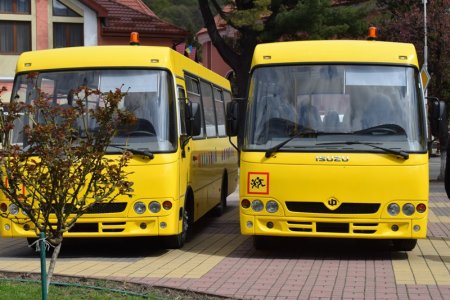 Рахівщина отримала три нові шкільні автобуси (Фото)