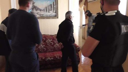 Кримінального авторитета на прізвисько "Дід" затримали на Закарпатті (фото, відео)
