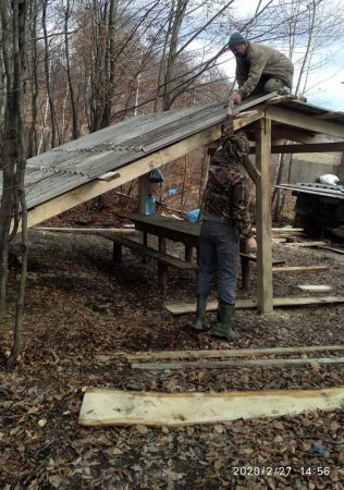 Кому заважала колиба для відпочинку в лісі? - фотофакт Кому заважала колиба для відпочинку в лісі? - фотофакт