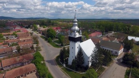 Як виглядає з висоти пташиного польоту,  реформатський храм у Варах (фото)