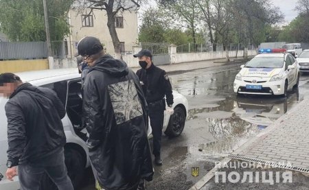 Закарпатські поліцейські затримали ужгородця з великою партією марихуани  (ФОТО)