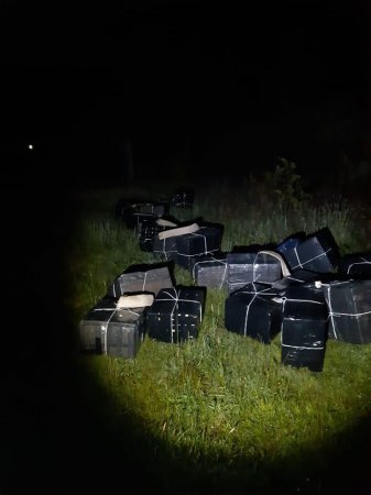 50 ящиків сигарет покинули контрабандисти поблизу кордону з Румунією