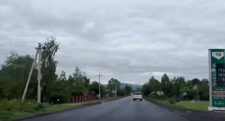ШБУ-77 відремонтувало відрізок дороги Хуст – Сокирниця (відео)