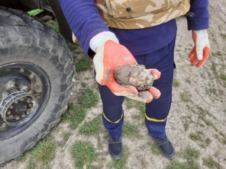 Вибуховий пристрій вилучили та знищили закарпатські піротехніки (фото)