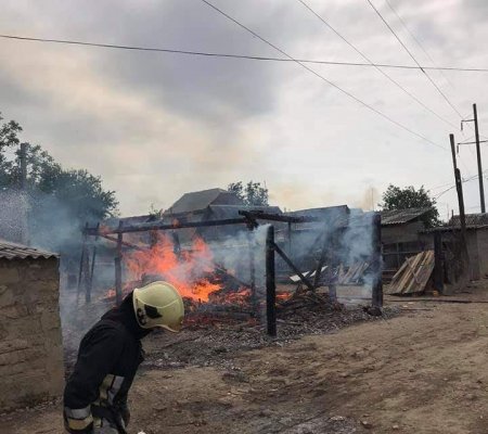 В Мукачеві у ромському поселенні, пожежа (фото)