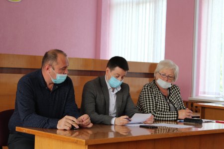 На Виноградівщині з директорами шкіл району обговорили впорядкування трудових відносин