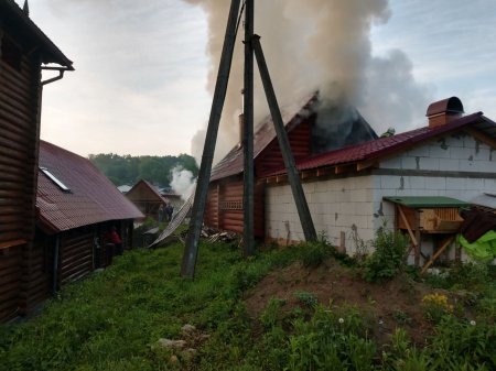 У Хустському районі горіла дерев‘яна лазня