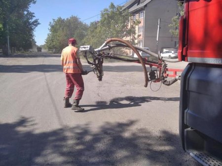 На Закарпатті ремонт доріг триває!