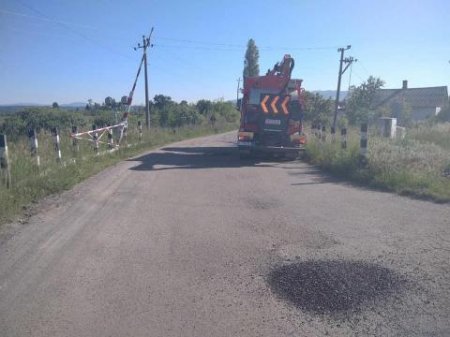 На Закарпатті ремонт доріг триває!