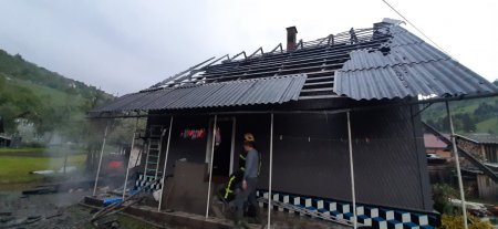 Рахівські вогнеборці ліквідували пожежу на території приватного домоволодіння - офіційно