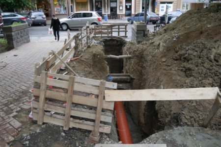 В Ужгороді на Петефі відбувається реконструкція сквера (фото)