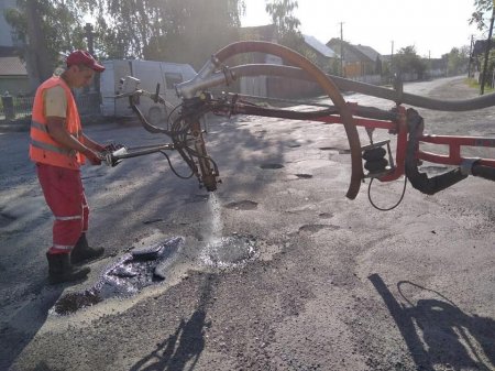  Тривають ремонти доріг місцевого значення (фото)