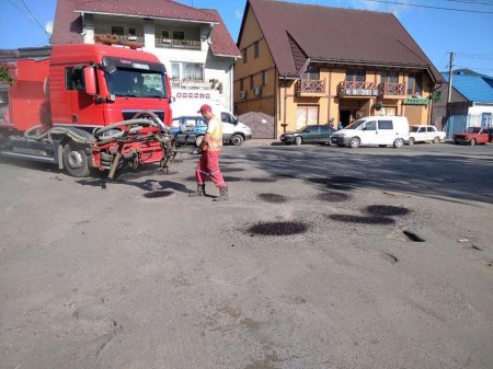  Тривають ремонти доріг місцевого значення (фото)