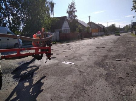  Тривають ремонти доріг місцевого значення (фото)