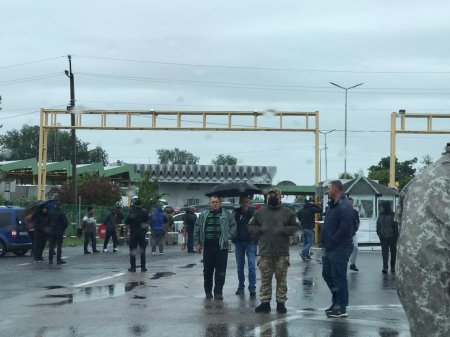 КПП «Тиса» протестувальниками частково розблоковано