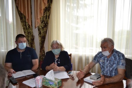 Голова Тячівської РДА Тімур Аверін провів нараду з медиками щодо ситуації з COVID-19 (фото)