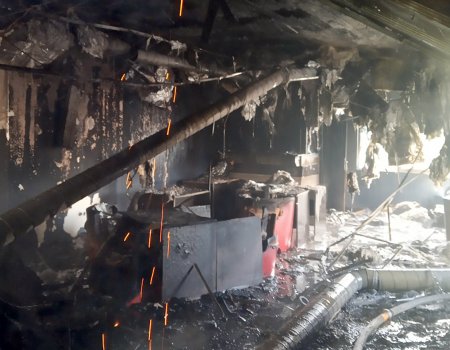 Свалявські рятувальники ліквідували пожежу в двоповерховій будівлі