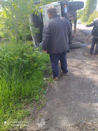 На Виноградівщині перекинулася вантажівка (фото)