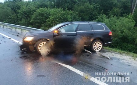 Відбійник наскрізь прошив водія: на трасі Київ-Чоп сталася смертельна ДТП (ФОТО)