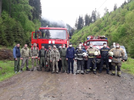 Міжгірські рятувальники й лісники провели спільні навчання з ліквідації пожежі в лісі