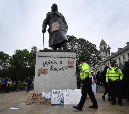 У Британії руйнують і оскверняють пам'ятники