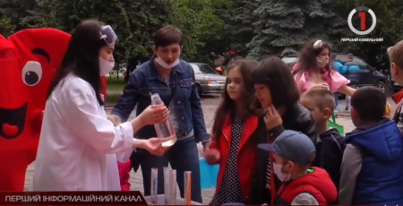 Зубна фея та алхімік: в Ужгороді відсвяткували День дітей (відео)